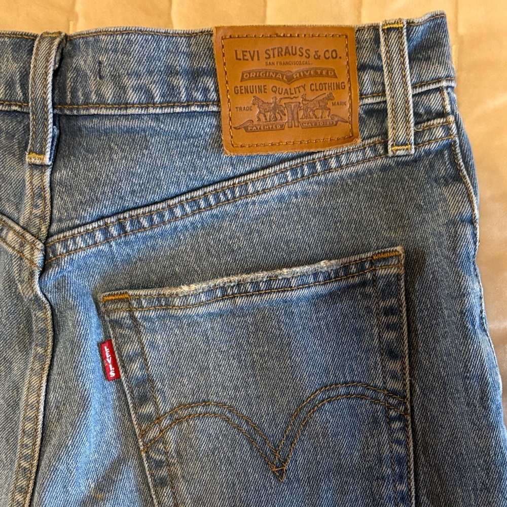 Levi's Women's Light Blue Denim Jean Ribcage Shorts - Picture 2 of 6